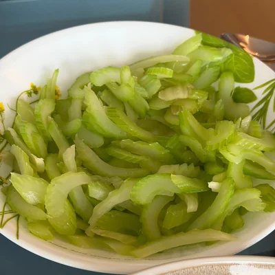 Stir-fried celery