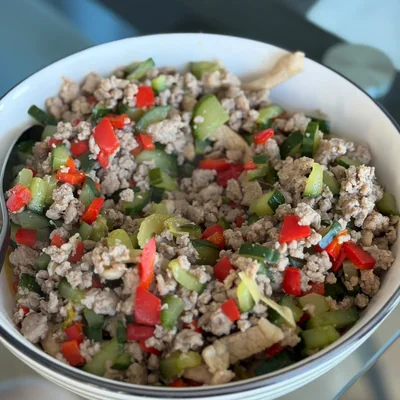 Minced pork with courgette and pepper